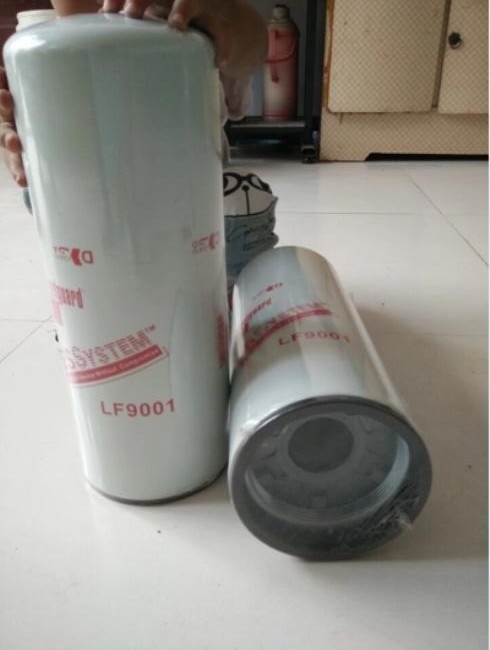 Le filtre à huile inoxydable de Lf9009 Fleetguard ISO9001 pour enlèvent des impuretés d'huile